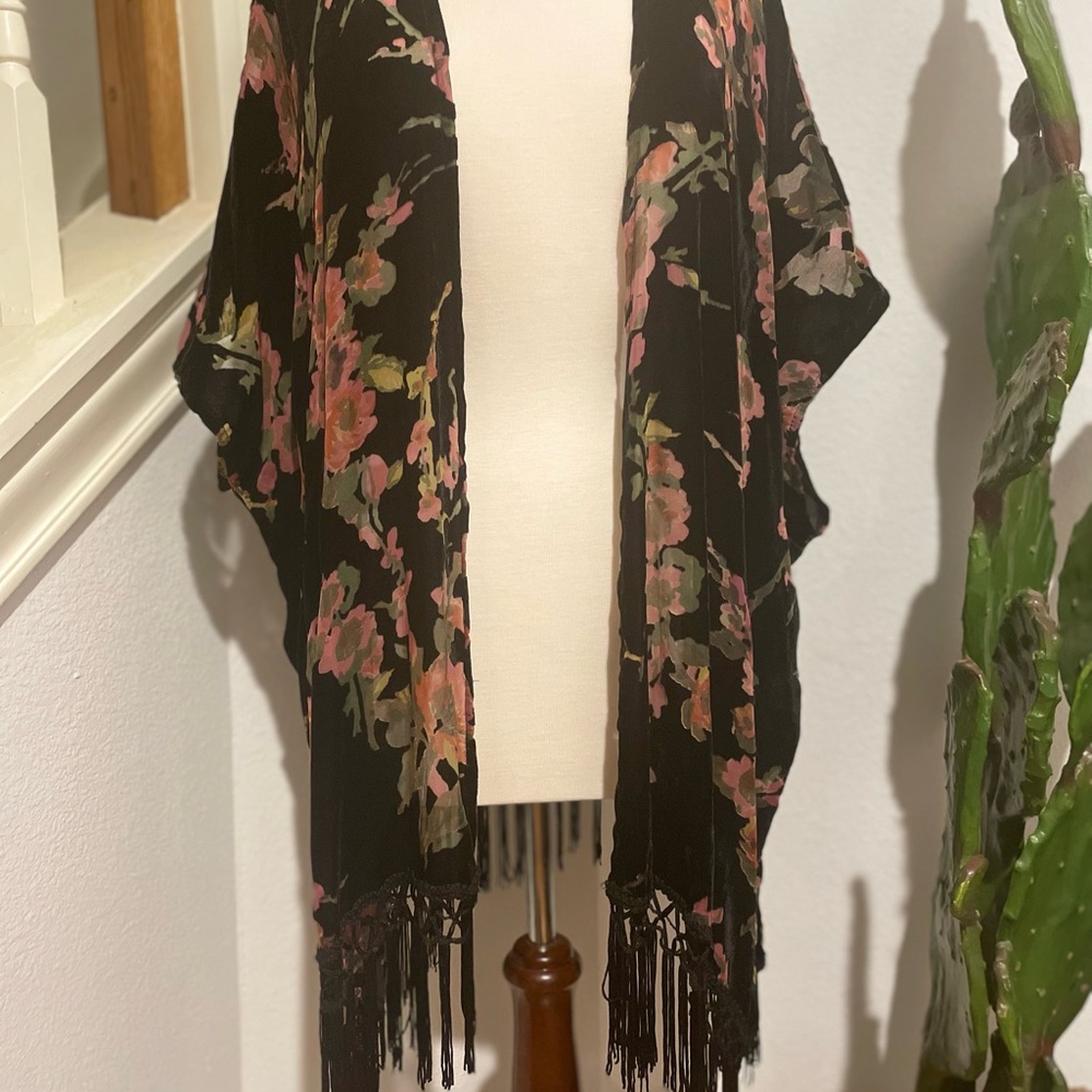 Xhilaration Burn Out Floral Velvet Fringe Open Kimono Cardigan in Size XL/XXL